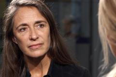 Matka mě prodala pedofilům, znásilnily mě stovky mužů, hlavou sítě byl ministr Belgie, říká Lucas