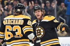 David Pastrňák v zápase NHL 2019/20 s Washingtonem