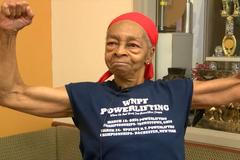 82 letá ranařka zneškodnila lupiče. Rozbila o něj stůl