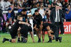 Rozkvět rudých růží a slzy tvrďáků v černém. Tak Anglie uťala šňůru Nového Zélandu