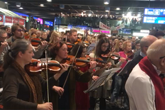 Rybova mše na Hlavním nádraží a u Karlova mostu