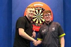 Finalisté MS do 18 let 2019 v šipkách, Adam Gawlas (vlevo) a Keane Barry