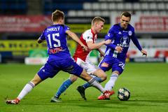 fotbal, Olomouc - Slavia, Petr Ševčík mezi obránci Olomouce