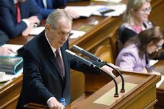 Zeman v Poslanecké sněmovně vyzval ke zrušení daňových výjimek