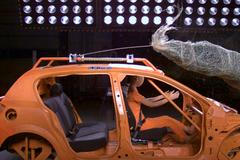 Crash test s vánočním stromkem