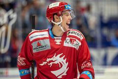 33. kolo hokejové Tipsport extraligy, Vítkovice - Třinec: Martin Gernát (radost z první branky Ocelářů, u které měl druhou asistenci)