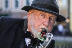 Vladimír Pinta, muzikant a busker na Staroměstském náměstí