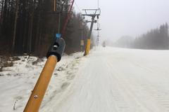 Hodinu od Prahy už se dá parádně zalyžovat. Sjezdovka u Jihlavy nabízí 45 cm sněhu
