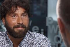 Něco je s námi špatně. Jsme feťáci úspěchu, jen přebíráme systém a diktát, říká Moric