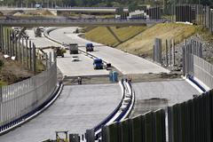 Výstavba obchvatu Třince na silnici 1/11, která je hlavním tahem z Moravy na Slovensko.