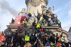 Odbory v Paříži protestují proti důchodové reformě