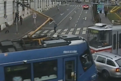Tramvaje v Brně rozmačkaly osobní vůz