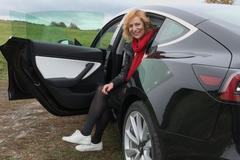 Tesla Model 3 je v Česku. Vyzkoušeli jsme ji