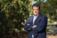 Peter Pomerantsev / Economia / Radek Vebr / televizní producent, Institute of Global Affairs, Forum 2000, konference, Praha, 14.10.2019