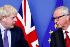 Boris Johnson a Jean-Claude Juncker na summitu v Bruselu.