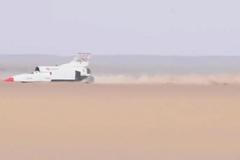Nadzvukový Bloodhound překročil rychlost 1000 km/h