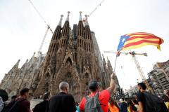 V Katalánsku demonstrují desetitisíce lidí, zasáhla policie