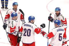 Channel One Cup 2019, Česko - Švédsko: Hynek Zohorna a další čeští hráči slaví gól na 1:2