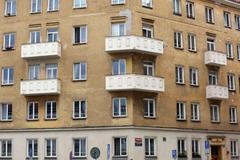 ilustrační fotografie, bytový dům, činžovní dům, Praha Dejvice 2017