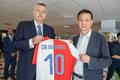 Šéf Slavie Jaroslav Tvrdík a nový předseda představenstva CITIC Europe Holdings Cchaj Chua-siang.