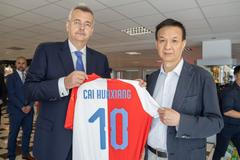 Šéf Slavie Jaroslav Tvrdík a nový předseda představenstva CITIC Europe Holdings Cchaj Chua-siang.