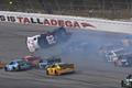 Nehoda v závodě 1000Bulbs.com 500 na oválu Talladega Superspeedway