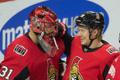 NHL 2019/20, Ottawa - Philadelphia: Brankář Anders Nilsson a Filip Chlapík slaví výhru Ottawy