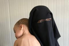 Žena z Čečny, která je vdovou po bojovníkovi Islámského státu.