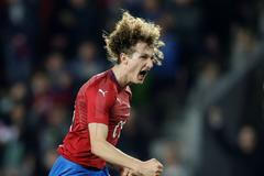 Alex Král slaví gól v zápase Česko - Severní Irsko