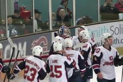 Petr Čech uspěl zase jako brankář. Vychytal nájezdy pro hokejový tým anglického Guildfordu