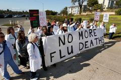 Protesty u sídla Úřadu celní a hraniční ochrany USA (CBP) v San Diegu.