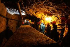 Skupina učitelů v expozici takzvané Štoly číslo 1 poblíž lágru Svornost.