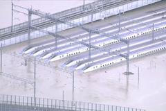 Síla tajfunu Hagibis: V Naganu vylil řeku z břehů