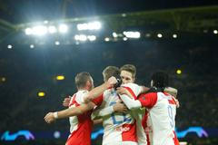 Slávisté slaví gól v zápase LM Borussia Dortmund - Slavia