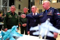 Ruský prezident Vladimir Putin a generálplukovník Sergej Surovikin