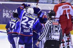 Hokejisté Komety Brno slaví výhru v Olomouci