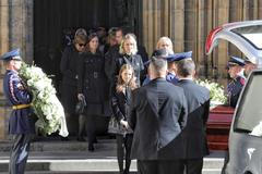 Dojemný proslov Bohdalové i zpěv Lucie Bílé. Mši za Gotta přihlížely stovky lidí