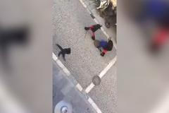 Opilí muži v převlecích za čerty mlátili přihlížející