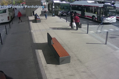 Dvanáctiletý chlapec vešel přímo pod trolejbus. Video má varovat školáky