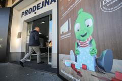 Alza, centrála Holešovice, prosinec 2019, nakupování, obchod, elektronika, ilustrační foto