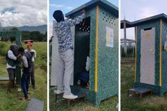 Indické toalety z recyklovaných plastových lahví