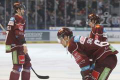 38. kolo hokejové extraligy 2018/19, Sparta - Kometa: Zklamaní sparťané (v popředí Jiří Smejkal)