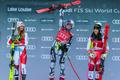 Druhá Corinne Suterová, vítězná Ester Ledecká a třetí Stephanie Venierová v cíli vítězného sjezdu Světícího poháru v Lake Louise