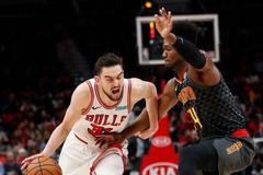 Tomáš Satoranský a Bruno Fernando