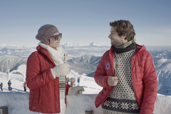 Ženská na vrcholu je úplné zoufalství. „Komedie pro blbce“ ukryla vtip pod hromadu sněhu