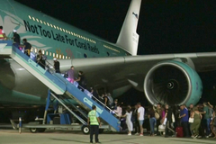 Airbus A380, který Británie poslala pro klienty zkrachovalé cestovky Thomas Cook.