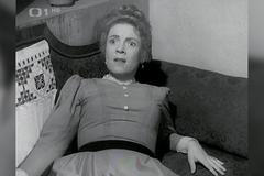 Hned mi nápadníka vraťte. Připomeňte si Vlastu Chramostovou v Námluvách