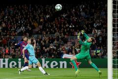 Ondřej Kolář v zápase LM Barcelona - Slavia Praha