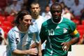 fotbal, finále OH 2008 v Pekingu, Argentina - Nigérie, Lionel Messi a Promise Isaac