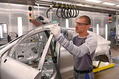 Volkswagen dělníci porsche bratislava automobilka výroba